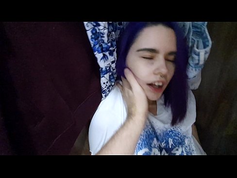 ❤️ 在衣柜里发现我的妹妹并帮助她射精 ❤️❌ Anal porn️❤